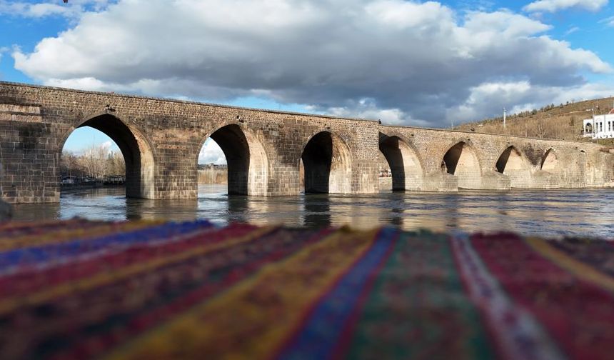 Diyarbakır On Gözlü Köprü sular altında kaldı; DSİ'den tehlike uyarısı!