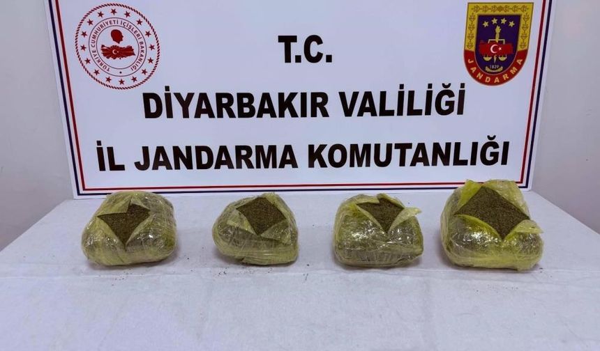 Diyarbakır’da zehir tacirlerine darbe: Kilolarca uyuşturucu ele geçirildi