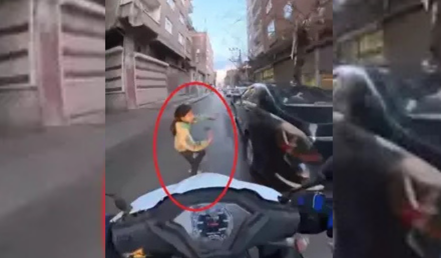 Diyarbakır’da bir çocuk, motosikletin altında kalmaktan son anda kurtuldu