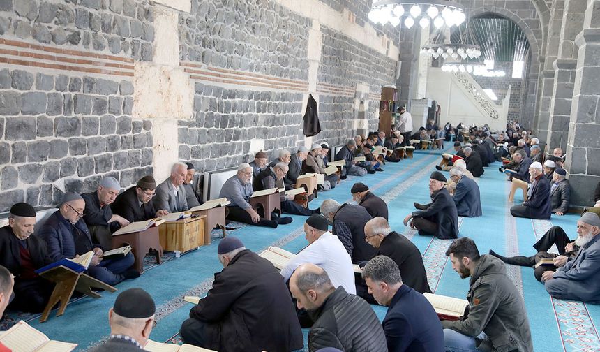 Diyarbakır Ulu Camii’de asırlardır süren gelenek