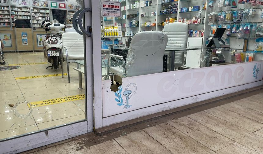 Diyarbakır'da eczaneye silahlı saldırı
