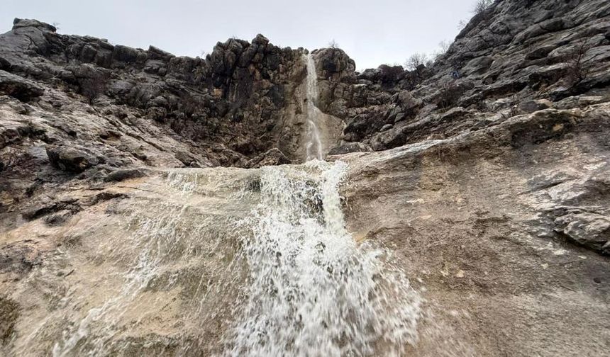 Diyarbakır Lice’de yıllardır akmayan şelale yeniden hayat buldu