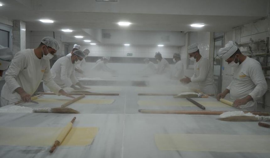 Bayram öncesi baklava mesaisi başladı