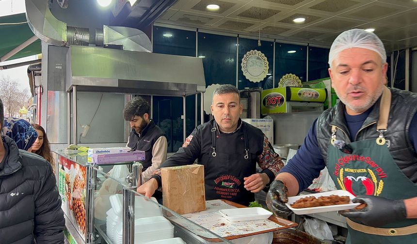 Günde 15 bin porsiyon! Diyarbakır’da çiğköfteye rekor talep
