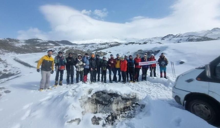 Ağrı Dağı’na tırmanmak için toplandılar
