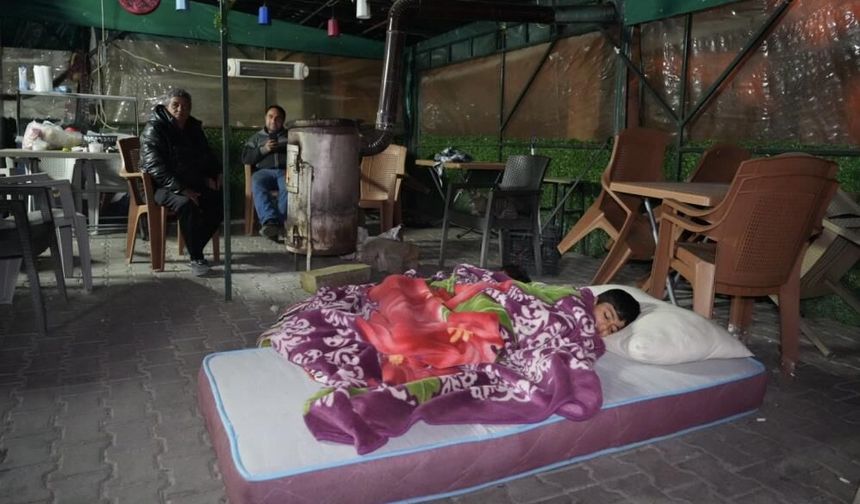 Artçı depremler bitmedi: Buldan’da Vatandaşlar dışarıda sabahladı