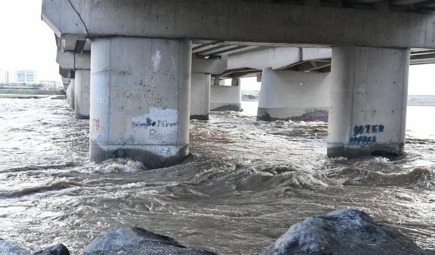 Diyarbakır Dicle Nehri’nde tehlike alarmı: Vatandaşlara kritik uyarı