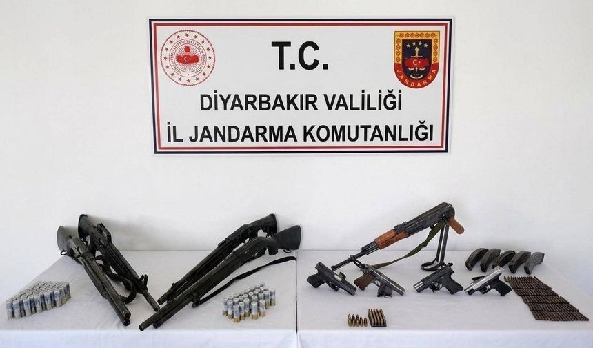 Diyarbakır’da silah kaçakçılarına darbe! Operasyonlarda cephanelik çıktı
