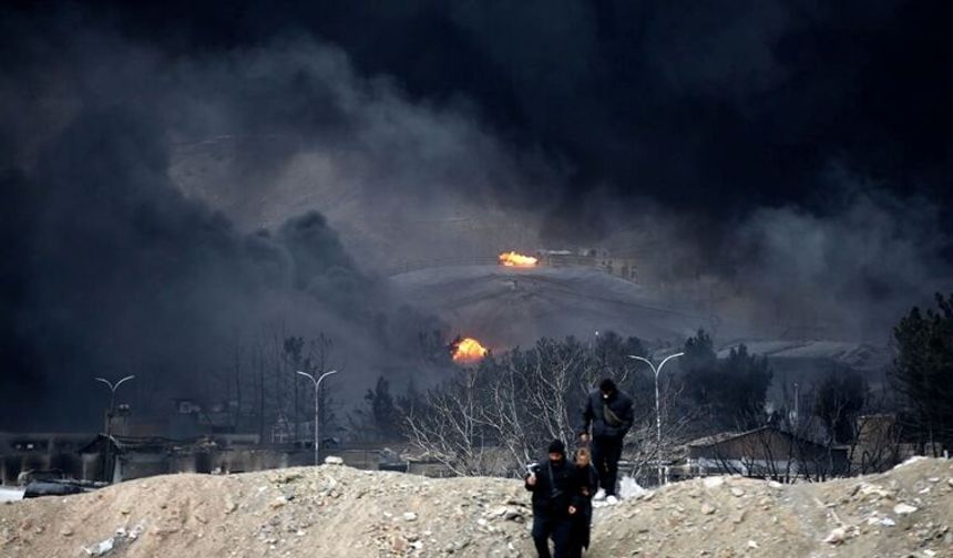 İran'da siyah yağmur yağdı