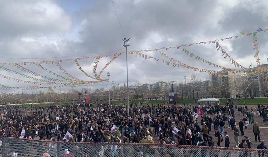 Diyarbakır’da Newroz coşkusu başladı! Sabahın ilk saatlerinden itibaren alan doluyor