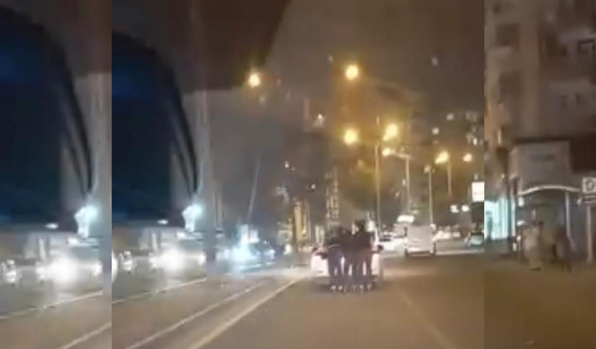 Diyarbakır’da yürekleri ağıza getiren anlar: Patenli gençlerden tehlikeli yolculuk