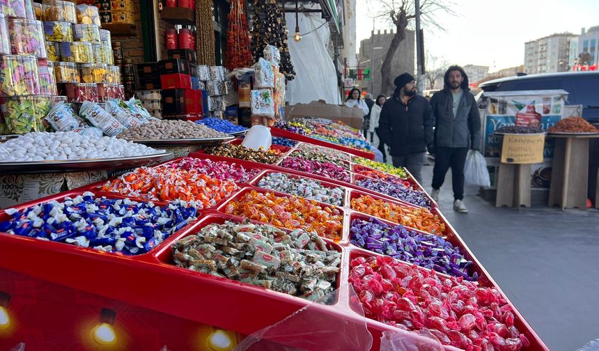 Diyarbakır’da Bayram şekeri tezgâhları kuruldu Bakan çok, alan az!