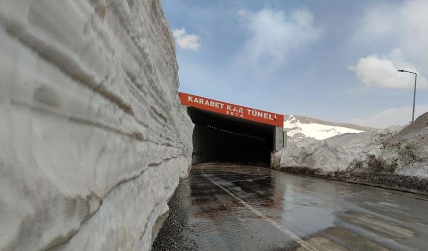 Van’da kar kalınlığı 3 metreyi aştı