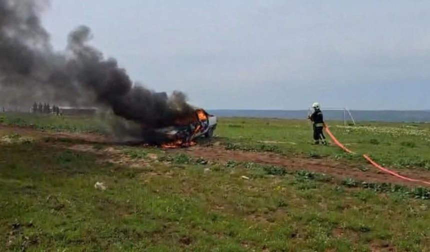 Diyarbakır’da gaz kaçağı bulunan otomobil alev aldı
