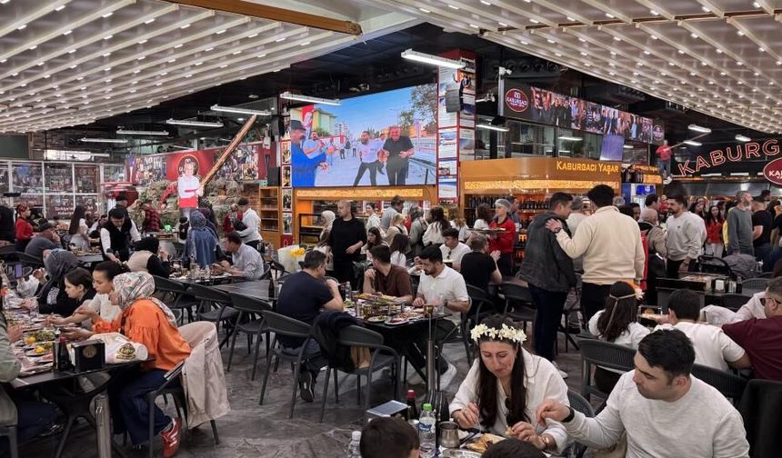 Portakal Çiçeği Karnavalı’nda kebapçılar doldu taştı