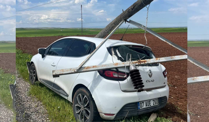 Diyarbakır’da korkutan kaza: Araç elektrik direğine çarptı