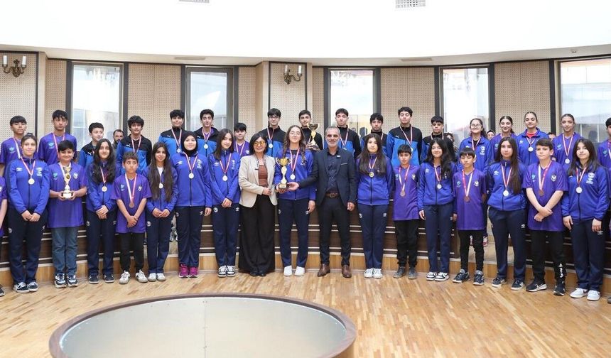 Diyarbakır Kayapınar Belediyesi’nde çifte şampiyonluk sevinci!