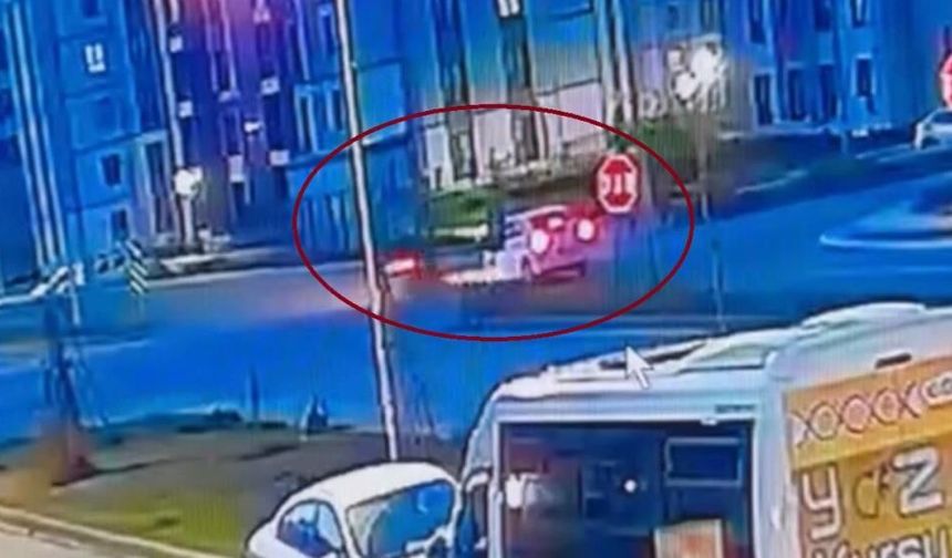 Diyarbakır'da motosiklet kazası güvenlik kamerasına yansıdı