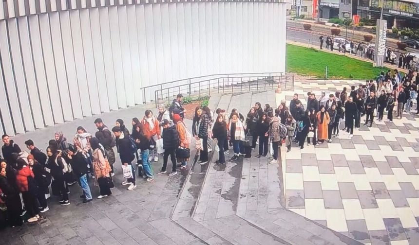 Diyarbakır’da kütüphane kuyruğu tepki çekti!