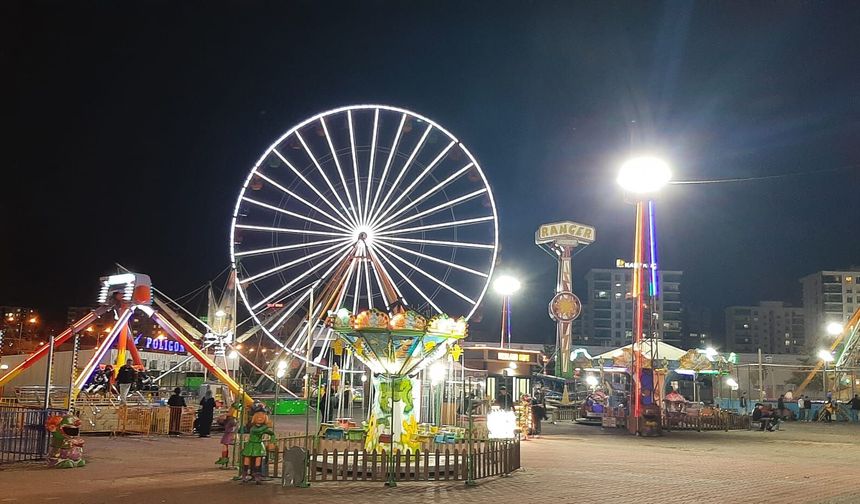 Diyarbakır’da bahar coşkusu: Gündüz Sur içi, akşam Lunapark keyfi