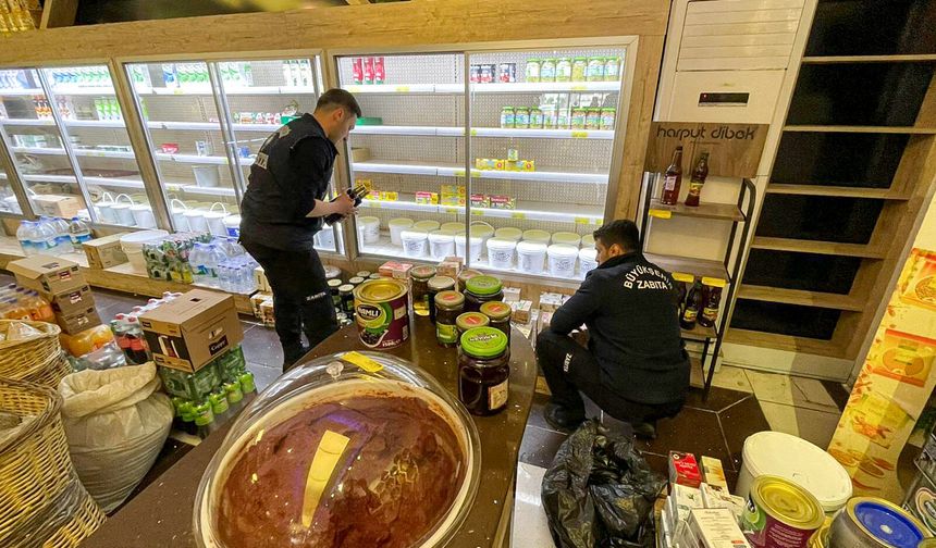 Diyarbakır’da yüzlerce tarihi geçmiş ürün raflardan toplandı!