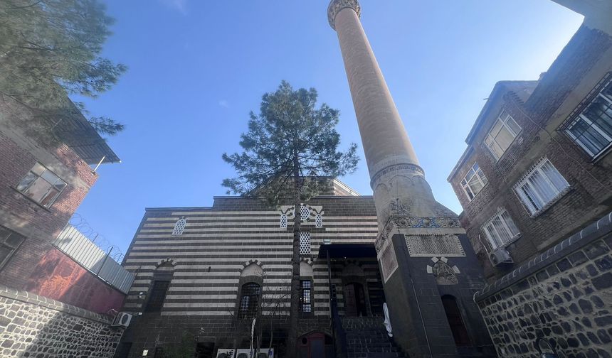 3 yılın ardından yeniden ibadette! Diyarbakır’da Tarihi Melikahmet Paşa Camii açıldı