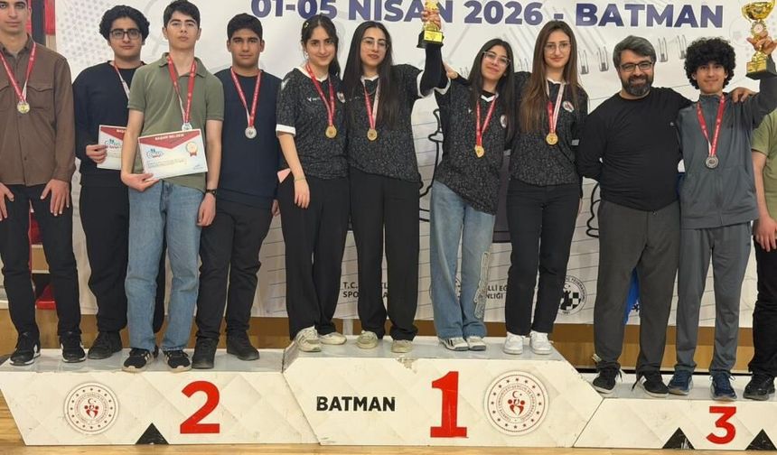 Diyarbakırlı öğrencilerden satrançta çifte başarı