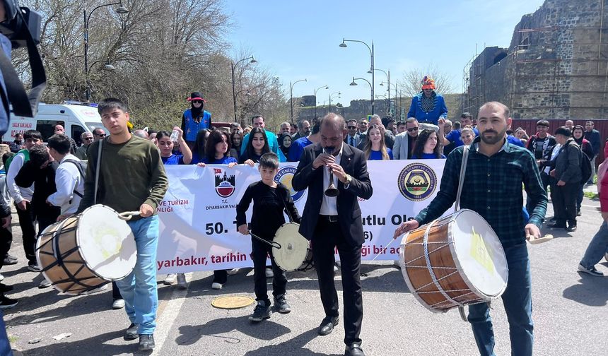 Diyarbakır Turizm Haftası renkli kortejle açıldı