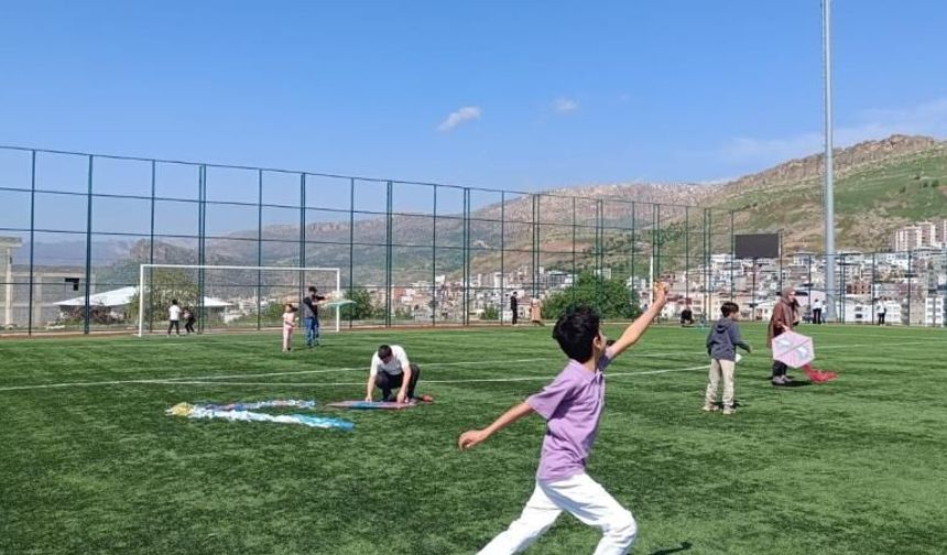 Diyarbakır’da uçurtma şenliği düzenlendi