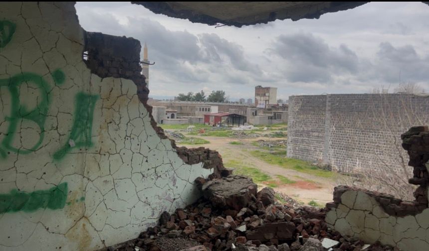 Diyarbakır Sur’da yıkımın izleri hâlâ silinmedi!