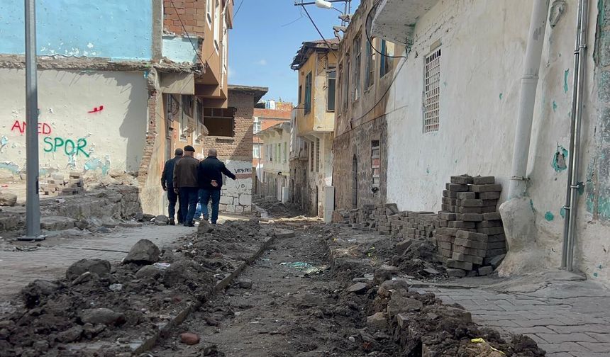 Diyarbakır’da elektrik çilesi: 3 mahalle muhtarından ortak tepki!