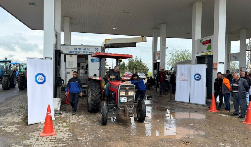 Diyarbakır’da traktör muayenesi çiftçinin ayağına geldi