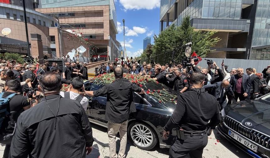 Kılıçdaroğlu’na çiçekli karşılama