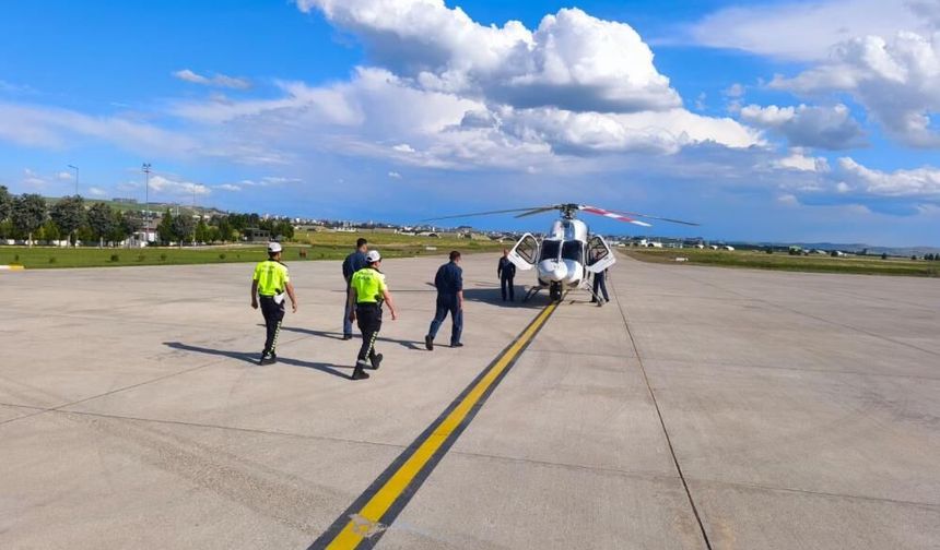 Diyarbakır’dan havalanan polis helikopteri Batman trafiğini denetledi