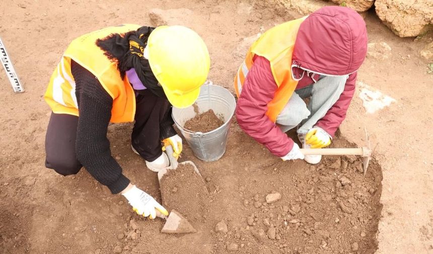 Diyarbakır’da Zerzevan Kalesi’nde tarihe dokunan kadınlar