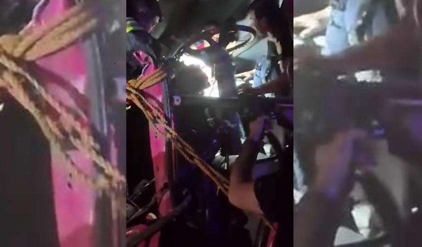 Diyarbakır’da iki tır çarpıştı: Sürücü araçta sıkıştı