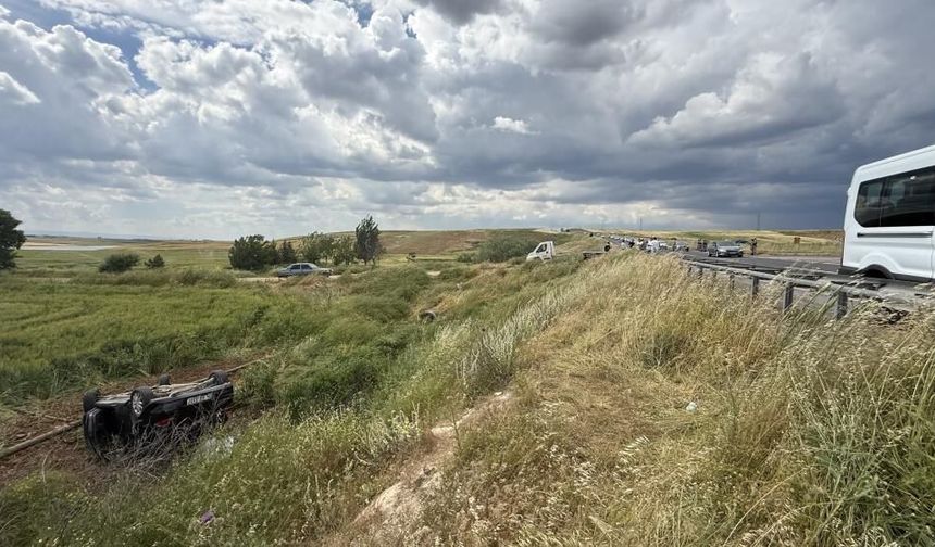 Diyarbakır'da iki otomobil çarpıştı: Ölü ve yaralılar var