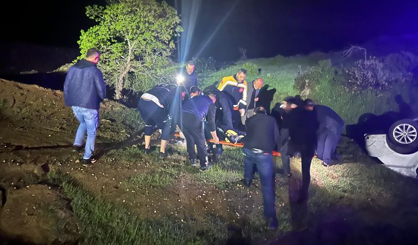 Diyarbakır’da cenazeye giden araç şarampole yuvarlandı: Yaralılar var