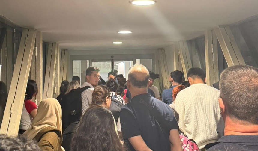 Diyarbakır uçuşunda skandal! Yolcular terminale giremedi