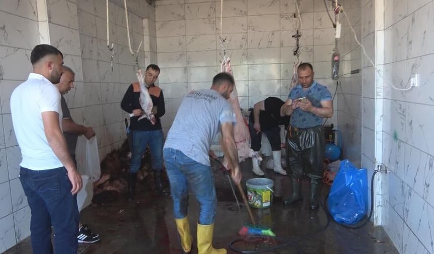 Diyarbakır’da kurban kesim alanlarında bayram yoğunluğu