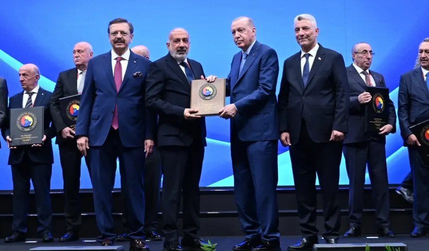 Erdoğan’dan DTSO başkanı Kaya'ya ödül