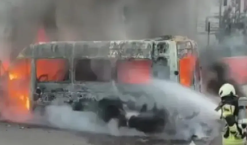 Diyarbakır’da öğrenci servisi seyir halindeyken alev aldı