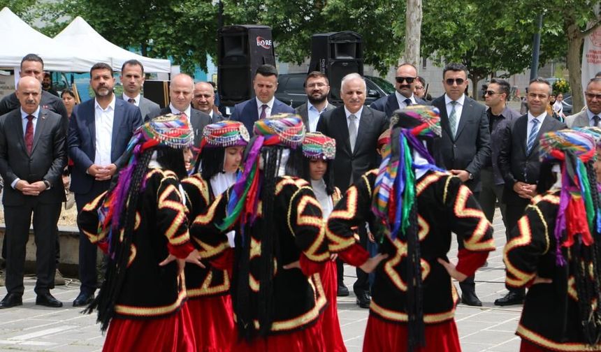 Diyarbakır’da "Maarifin Kalbinde Marifetli Gençlik" Fuarı'na yoğun ilgi
