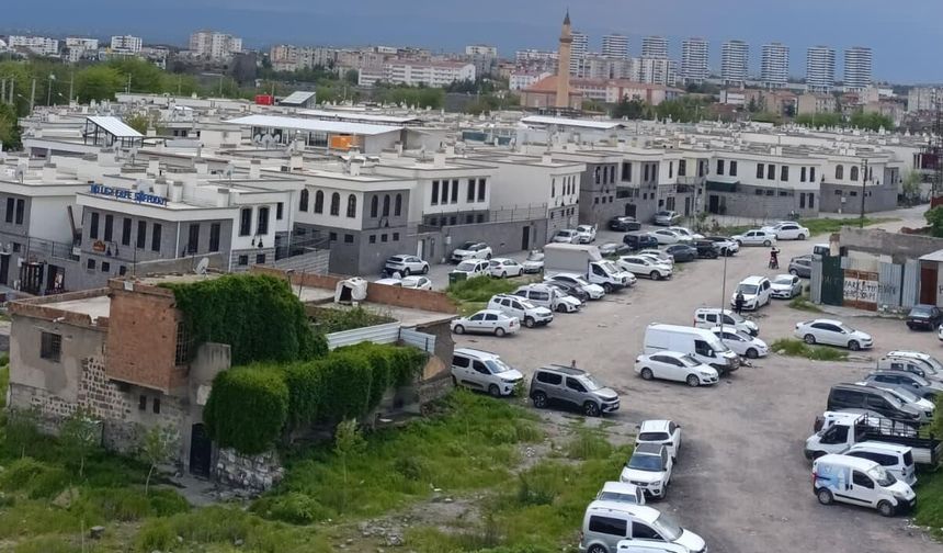Diyarbakır Sur’da şok iddia; Depremzede diyerek konutları işgal ettiler!