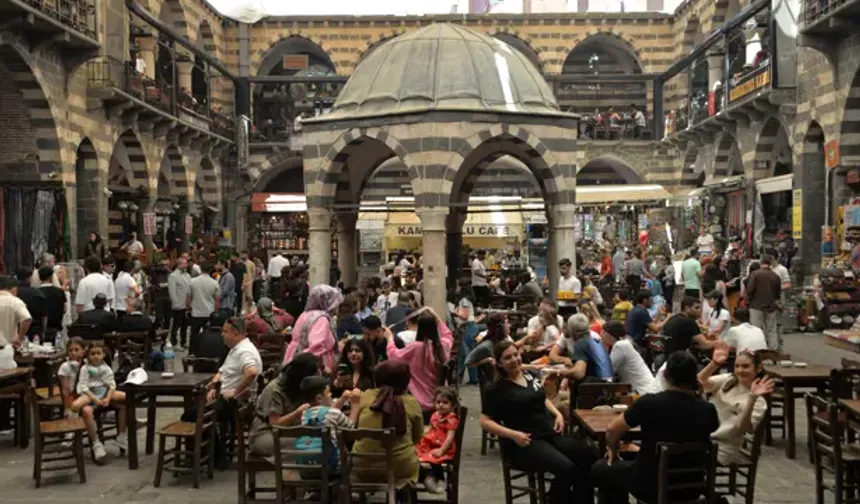 Bayramda Diyarbakır’a turist akını: Tarihi mekanlar doldu taştı