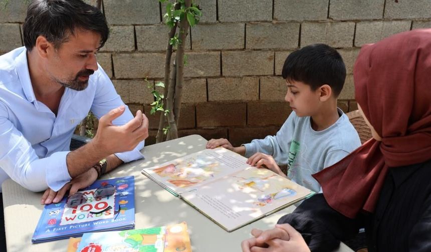 Diyarbakır’da evinde eğitim alan özel ihtiyaçlı Zeynel’in askerlik hayali