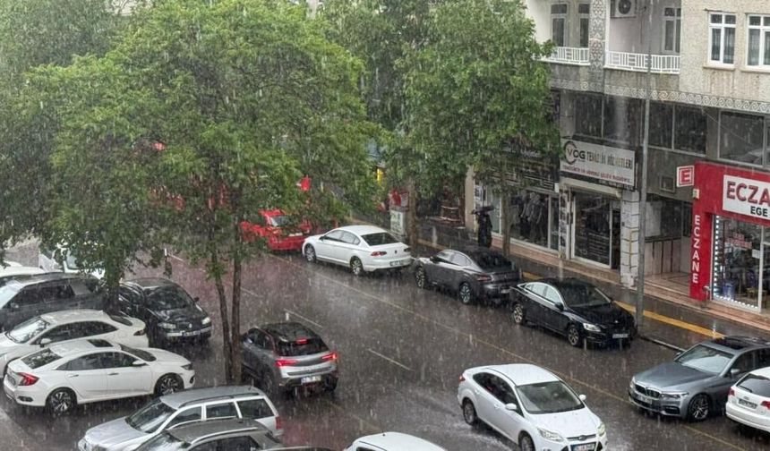 Diyarbakır’da sağanak hayatı felç etti