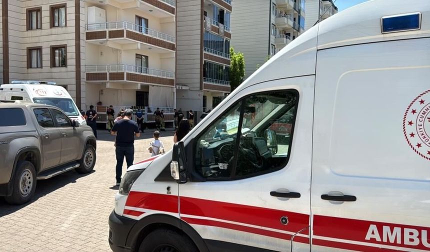 Diyarbakır'da klimadan çıkan yangın evi küle çevirdi
