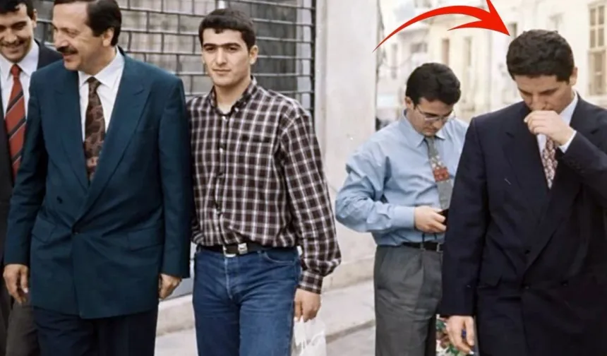 Bakın Yanındaki Kişi Kim Çıktı?