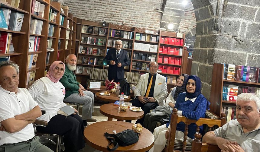 Diyarbakır’da Eğitimci – Yazar Evirgen’in imza gününde anlamlı buluşma